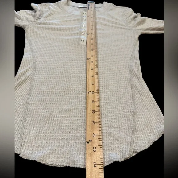 Zenana Henley Top Size Small Oatmeal Long Sleeve Silver Snap Button Closure - Picture 10 of 12